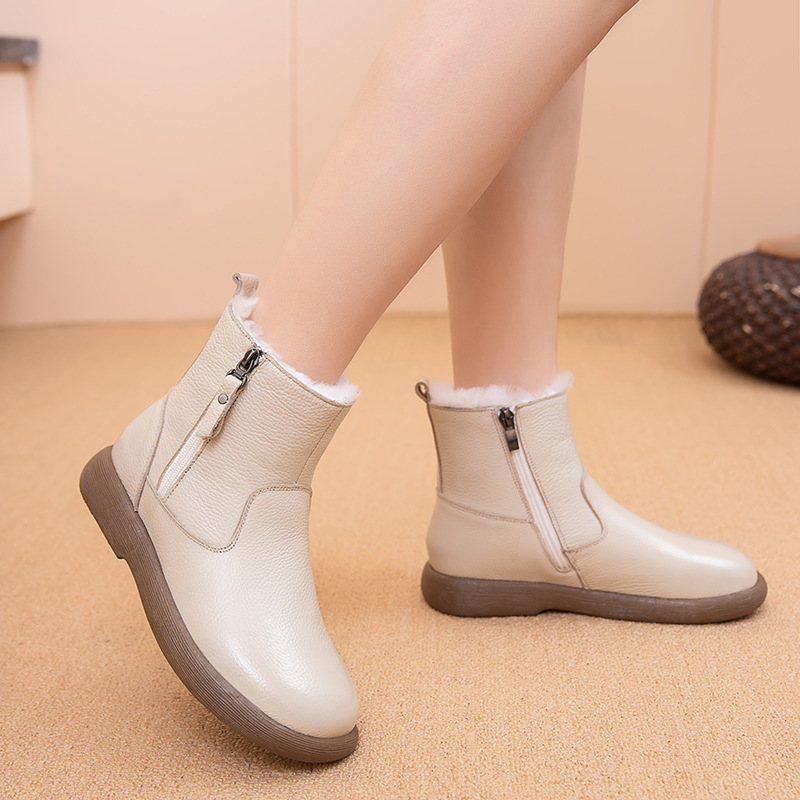 Női téli csizma valódi bőrből, gyapjúbéléssel, gumitalppal, alacsony sarokkal, kerek orral