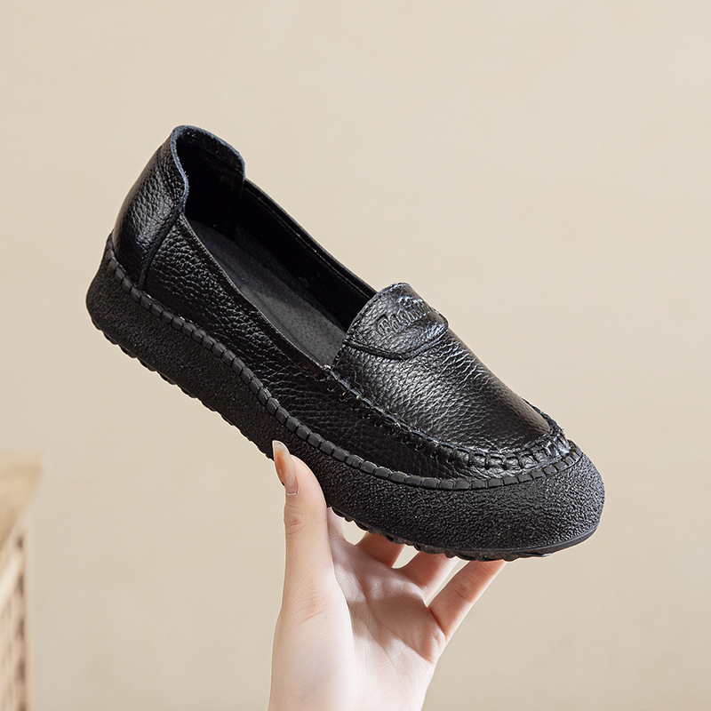 Női kényelmes cipő, kerek orrú, valódi marhabőr felsőrész, alacsony sarok 1–3 cm, gumi talp