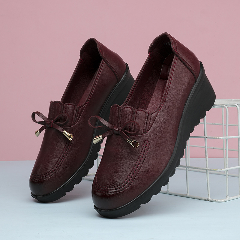 Ženske cipele s klinom za sredovječne i starije žene, slip-on, okrugli vrh, PU gornji dio, PU uložak, PU đon, podstava od umjetne kože, plitak otvor, svakodnevna upotreba