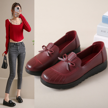 Udobne ženske cipele za srednju dob i starije žene — slip-on dizajn, nizak pet 1–3 cm, okrugli vrh, PU potplat, gornji materijal i podstava od super vlakna