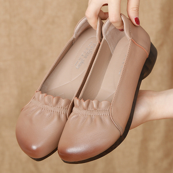 Ženske kožne loafers s mekanom potplatom, okrugli nos, nizak pet 1–3 cm, casual i udobne