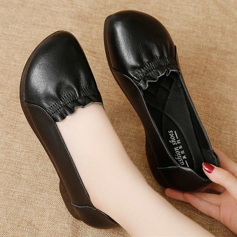 Ženske kožne loafers s mekanom potplatom, okrugli nos, nizak pet 1–3 cm, casual i udobne