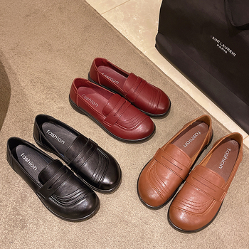 Ženske slip-on cipele, okrugli vrh, gornji materijal: Super Fiber, potplat: poliuretan, niski pet 1–3 cm, zatvaranje: slip-on