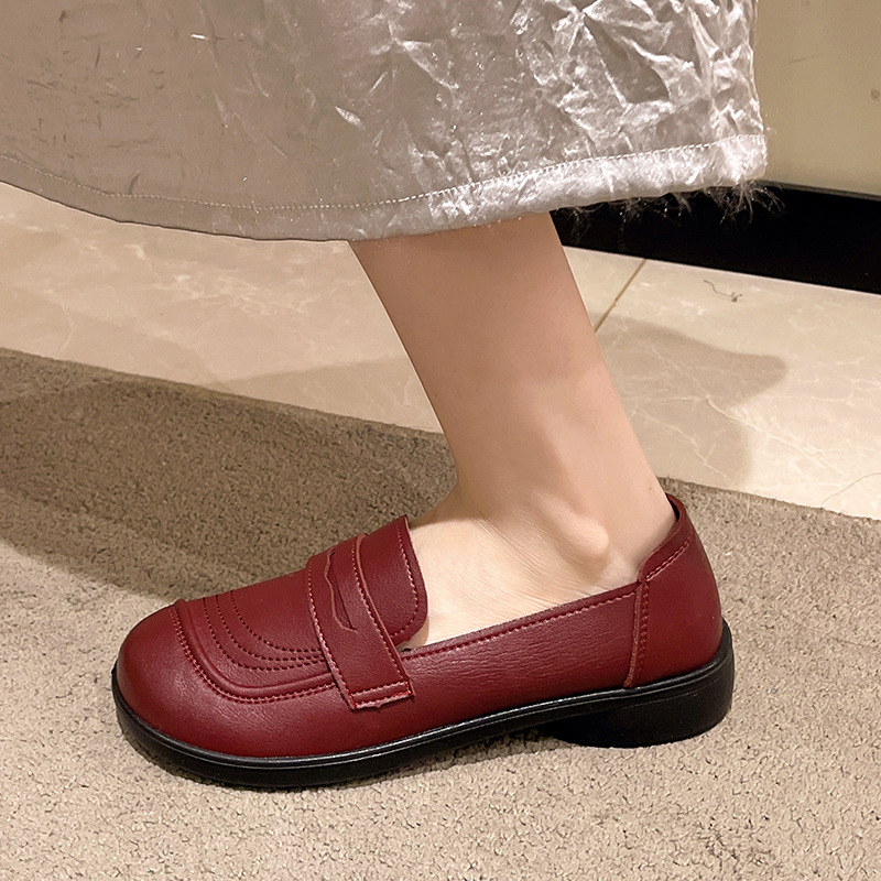 Ženske slip-on cipele, okrugli vrh, gornji materijal: Super Fiber, potplat: poliuretan, niski pet 1–3 cm, zatvaranje: slip-on