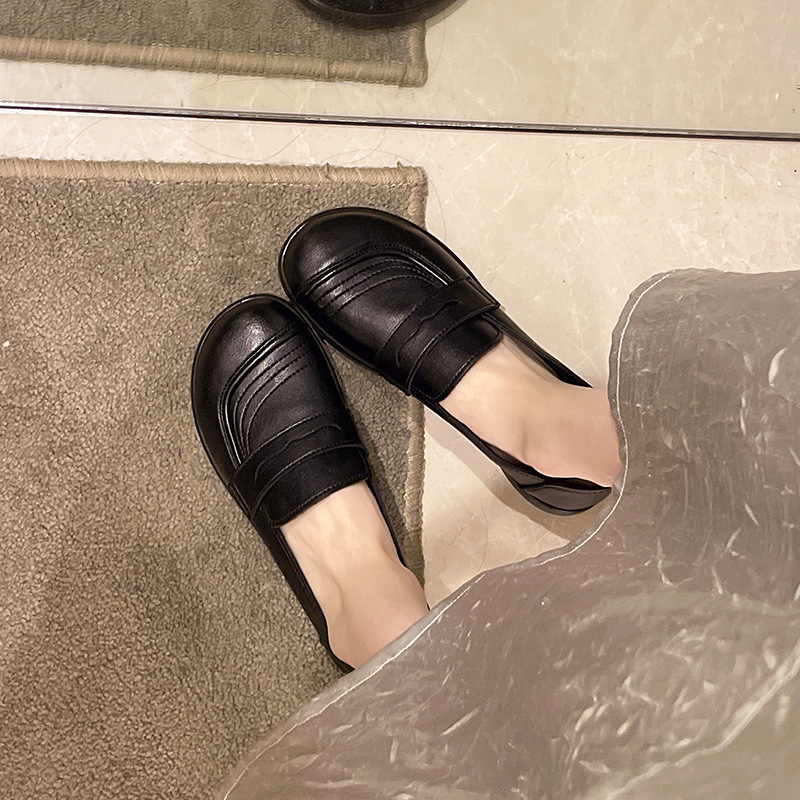 Ženske slip-on cipele, okrugli vrh, gornji materijal: Super Fiber, potplat: poliuretan, niski pet 1–3 cm, zatvaranje: slip-on