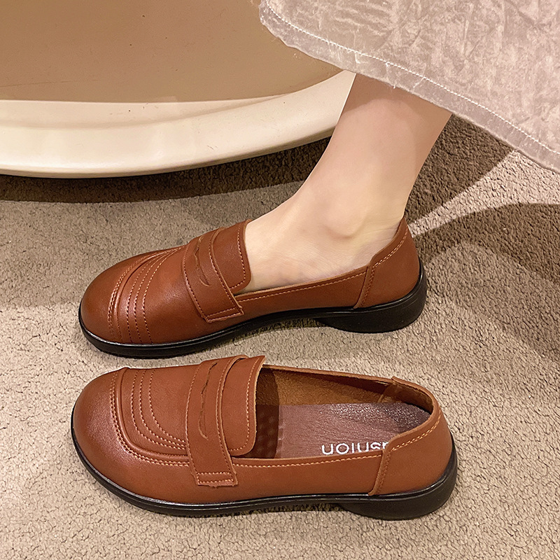 Ženske slip-on cipele, okrugli vrh, gornji materijal: Super Fiber, potplat: poliuretan, niski pet 1–3 cm, zatvaranje: slip-on