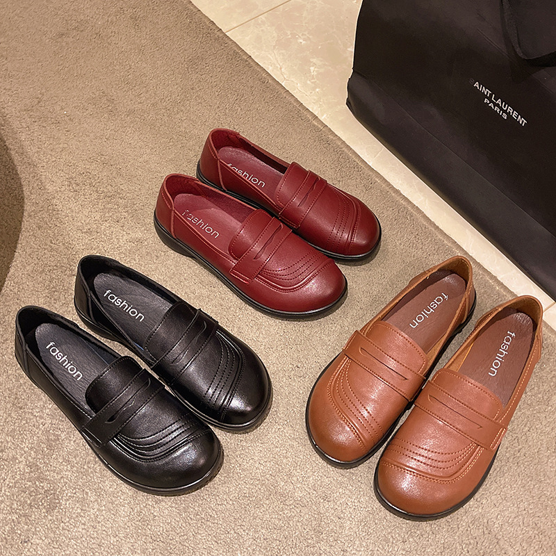 Ženske slip-on cipele, okrugli vrh, gornji materijal: Super Fiber, potplat: poliuretan, niski pet 1–3 cm, zatvaranje: slip-on