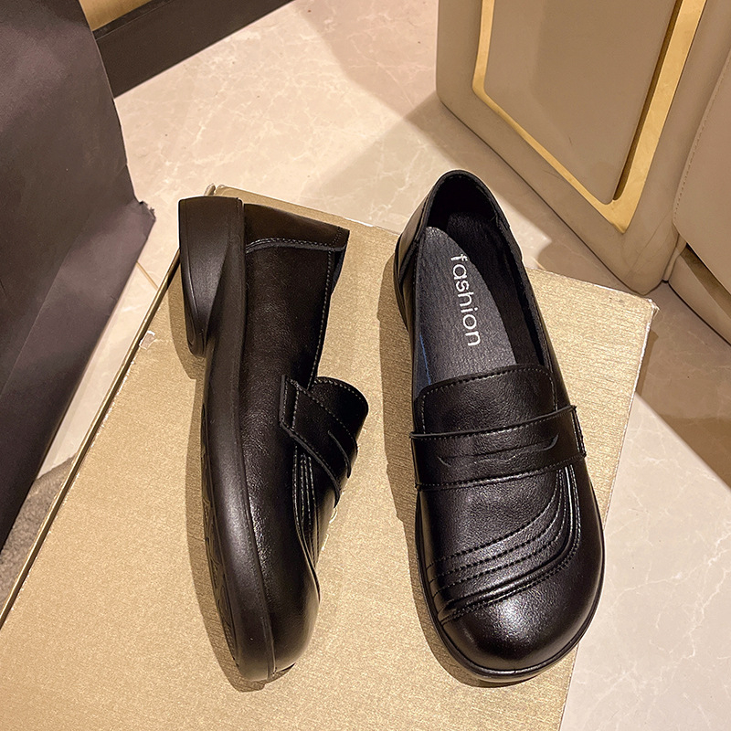 Ženske slip-on cipele, okrugli vrh, gornji materijal: Super Fiber, potplat: poliuretan, niski pet 1–3 cm, zatvaranje: slip-on