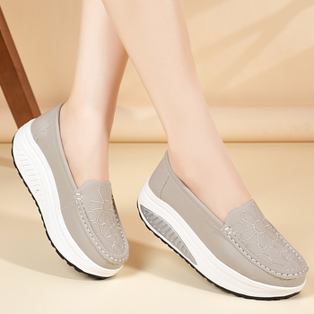 Ženske loaferice, koža split, zaobljeni vrh, 3–5 cm visina pete, PU đon, PU ulošak