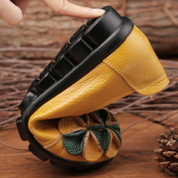 Ženske kožne mokasine u etničkom stilu, okrugli vrh, gumena potplata, niski potpetica 1–3 cm