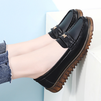 Ženske minimalističke loafer s okruglim vrhom, gornji dio od dviju slojeva teleće kože, ulošak od prirodne kože, TPR potplat, nizak potplat 1–3 cm, casual slip-on obuća