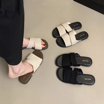 Ženske flip-flop sandale s ploskim gornjim dijelom od plastike, gumeni đon, minimalistički dizajn, debljina đona 0–3 cm, ravna podloga