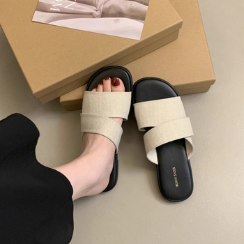Ženske flip-flop sandale s ploskim gornjim dijelom od plastike, gumeni đon, minimalistički dizajn, debljina đona 0–3 cm, ravna podloga