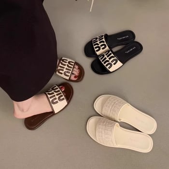 Flat talpú koreai stílusú kültéri szandál, egypántos, PVC felsőrész, gumi talp, légáteresztő, talpvastagság 0–3 cm, 2025 tavasz