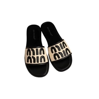 Flat talpú koreai stílusú kültéri szandál, egypántos, PVC felsőrész, gumi talp, légáteresztő, talpvastagság 0–3 cm, 2025 tavasz