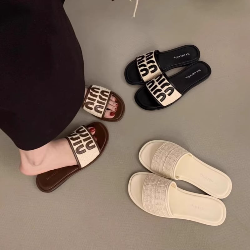 Flat talpú koreai stílusú kültéri szandál, egypántos, PVC felsőrész, gumi talp, légáteresztő, talpvastagság 0–3 cm, 2025 tavasz