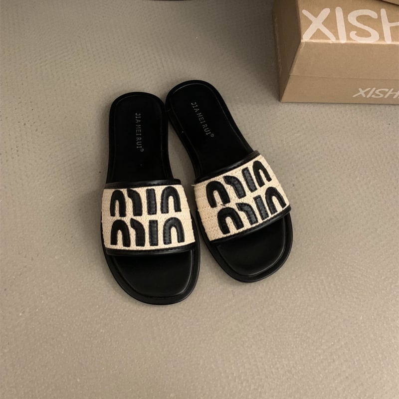 Flat talpú koreai stílusú kültéri szandál, egypántos, PVC felsőrész, gumi talp, légáteresztő, talpvastagság 0–3 cm, 2025 tavasz