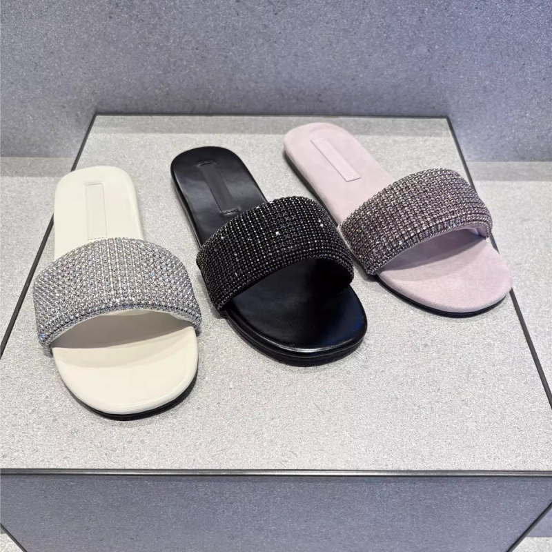 Ženské sandále s rhinestone, s thong popruhou | Horný materiál: super vlákno; Podrážka: PU; Vnútorný materiál: cortical; Hrúbka podrážky: 0–3 cm; Päta: plochá