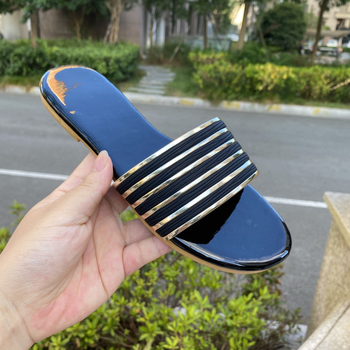Dámske ploché sandále Slip-On, PU vrchnok, gumová podrážka, hrúbka podrážky 0–3 cm, jeseň 2025, pohodlné