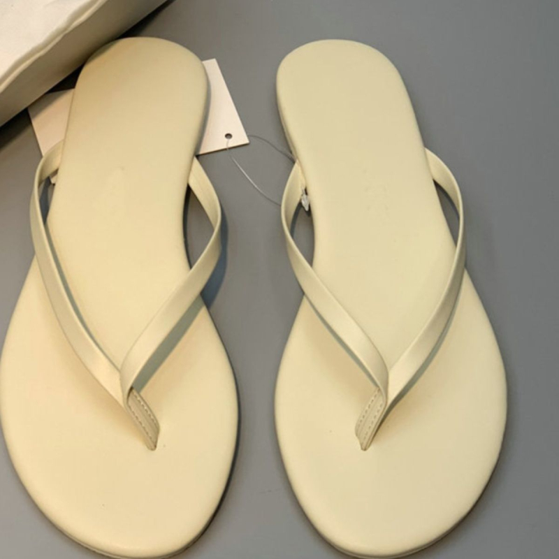 Dámske thong sandále, kórejský štýl; vrchný materiál: umelá PU; podrážka: guma; hrúbka podrážky 0–3 cm; plochá podrážka