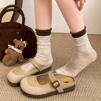Baotou papuče – minimalistické; okrúhla špička; slip-on; PU vrchná časť; kompozitná podrážka.