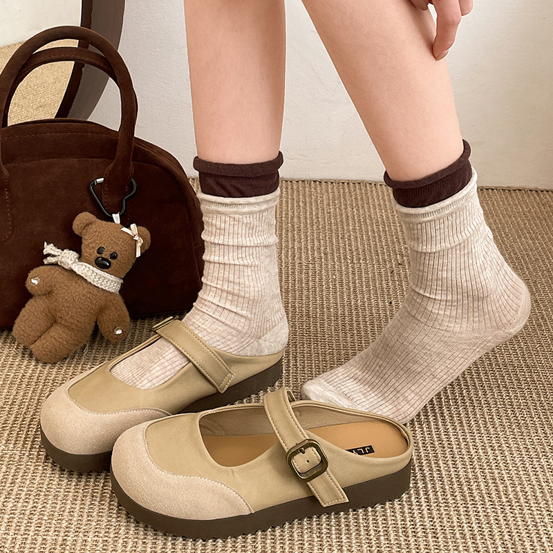 Baotou papuče – minimalistické; okrúhla špička; slip-on; PU vrchná časť; kompozitná podrážka.