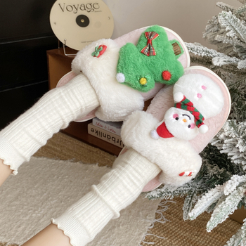 Женски пантофи за вкъщи – карикатурен Дядо Коледа дизайн, велурена горна част, памучна подплата, гумена подметка с антихлъзгаща повърхност