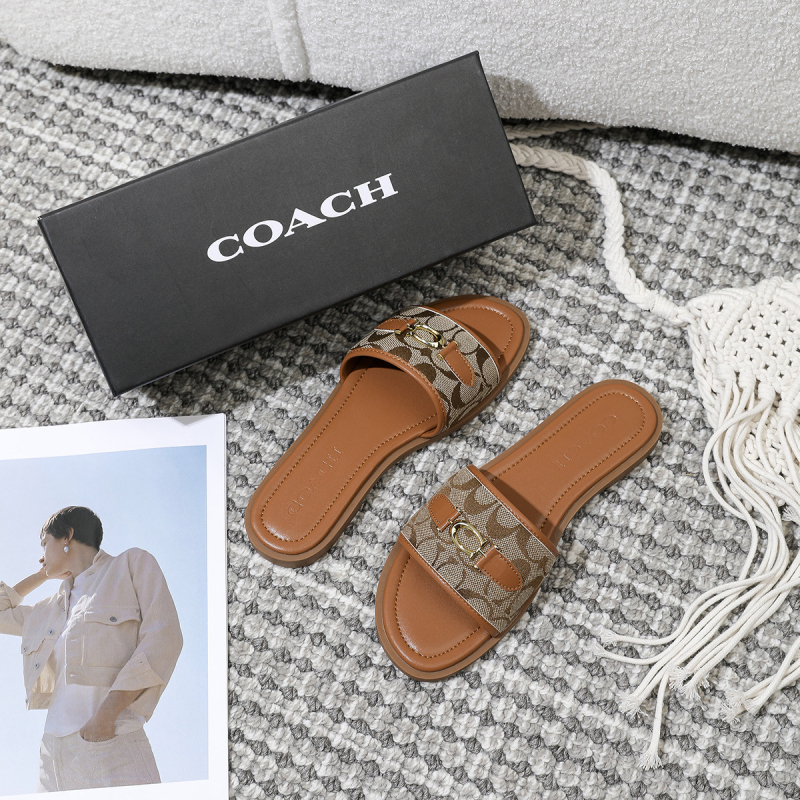 Női lapos papucs fém betű mintával — (Felső: Egyéb; Talp: Gumi; Belső: Műbőr; Minta: Betűk; Sarok stílus: Lapos)