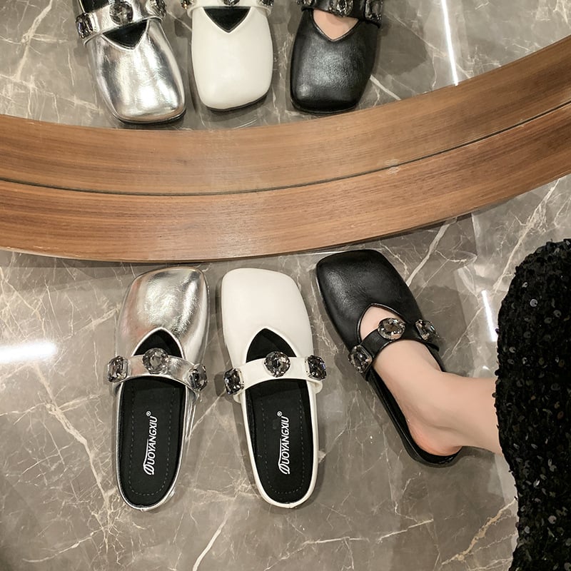 Sandale plate cu suprafața PU, vârf rotund, căptușeală PU, talpă din cauciuc — lansare vară 2025