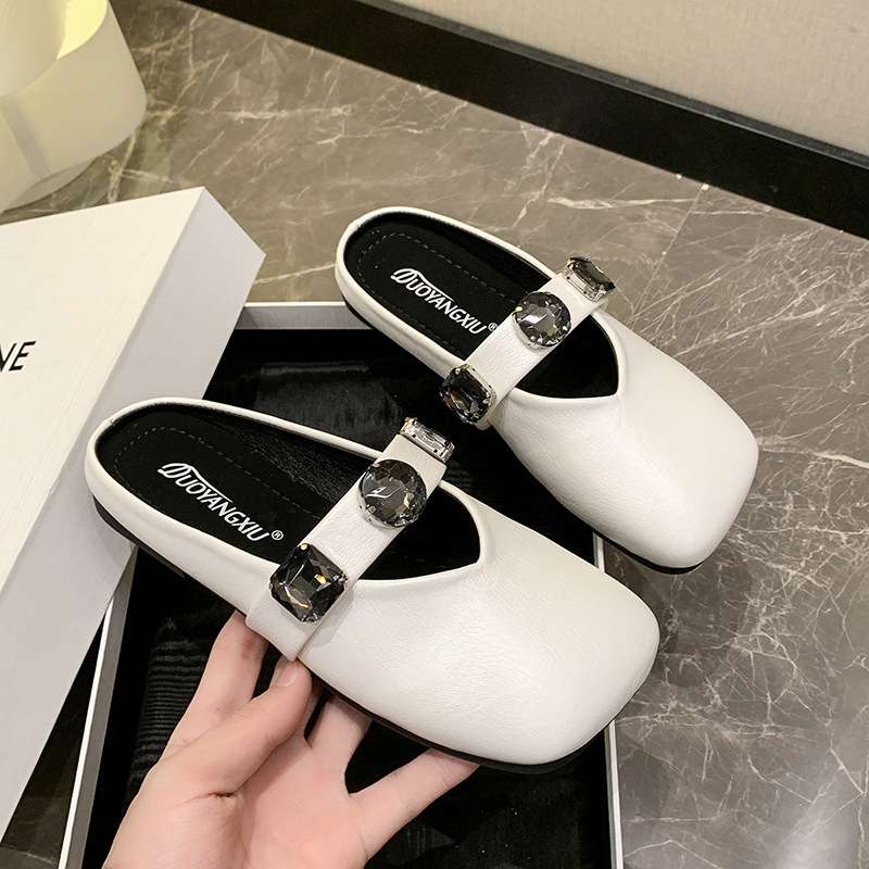 Sandale plate cu suprafața PU, vârf rotund, căptușeală PU, talpă din cauciuc — lansare vară 2025