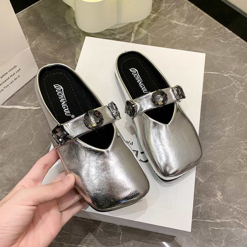 Sandale plate cu suprafața PU, vârf rotund, căptușeală PU, talpă din cauciuc — lansare vară 2025