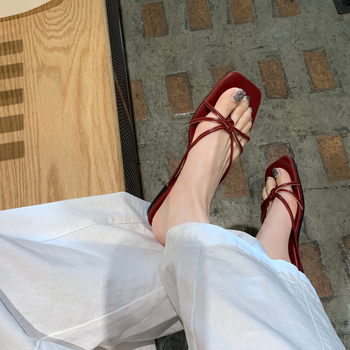 Ženske sandale s kvadratnim vrhom, uske tračice, slip-on, 3–5 cm đon, gumeni potplat, gornji dio: super vlakno, stil: korejska verzija