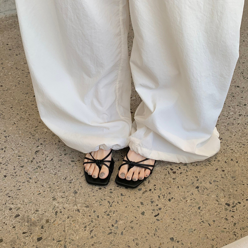 Ženske sandale s kvadratnim vrhom, uske tračice, slip-on, 3–5 cm đon, gumeni potplat, gornji dio: super vlakno, stil: korejska verzija