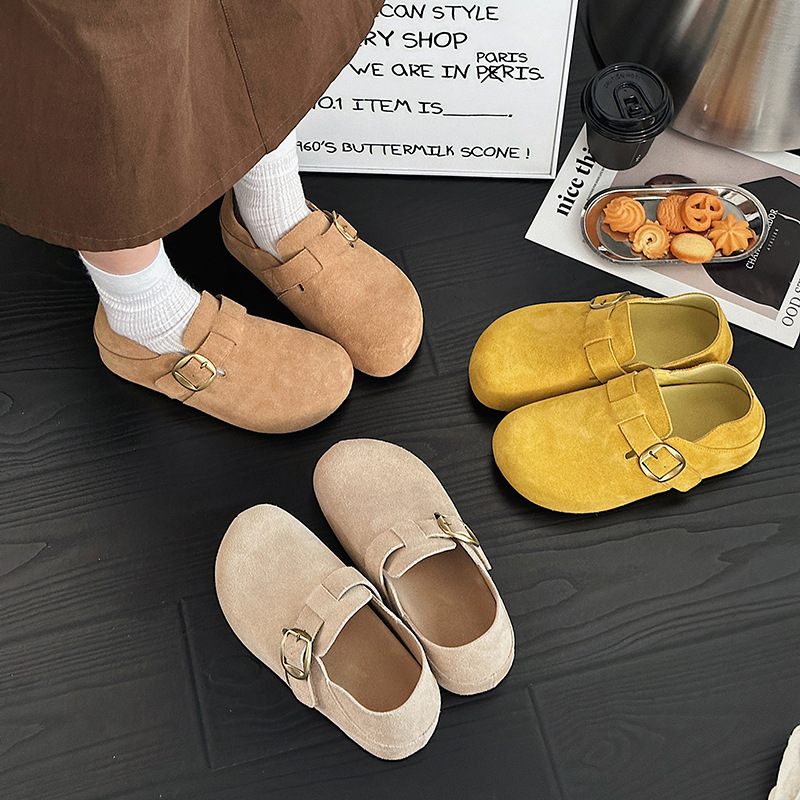Ženski mule s gornjim dijelom od kože, zaobljenim vrhom, gumenom potplatom, minimalistički stil