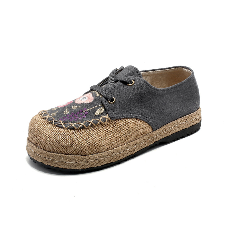 Női halászcipő hímzéssel, kerek orr, elöl fűzés, alacsony felső, hálós felsőrész