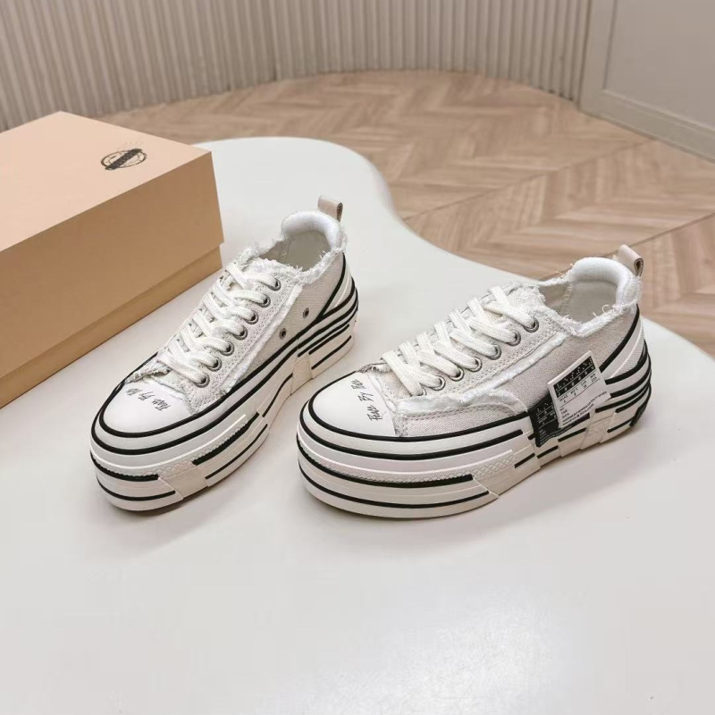 Uniszex vászoncipő vastag talppal, vulkanizált gumitalppal, fűzővel zárható