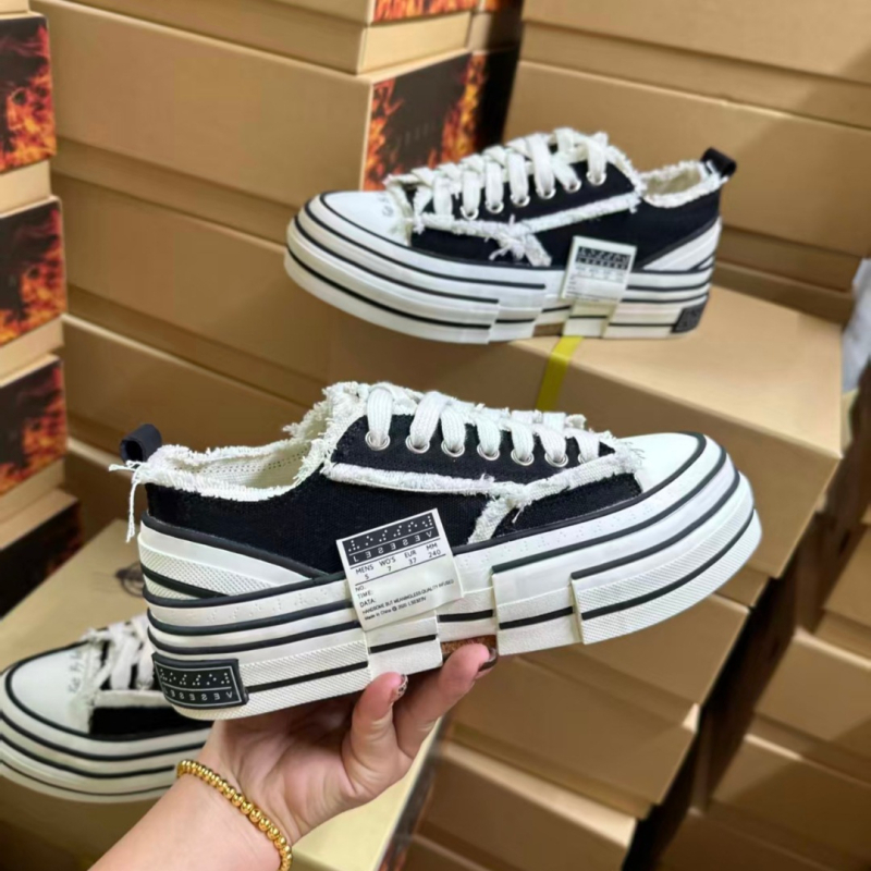 Uniszex vászoncipő vastag talppal, vulkanizált gumitalppal, fűzővel zárható