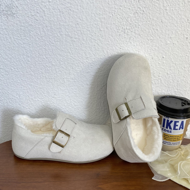 Ženske tenisice od platna s umjetnim PU gornjim dijelom, gumom na potplati, vezivanje šnurkama.