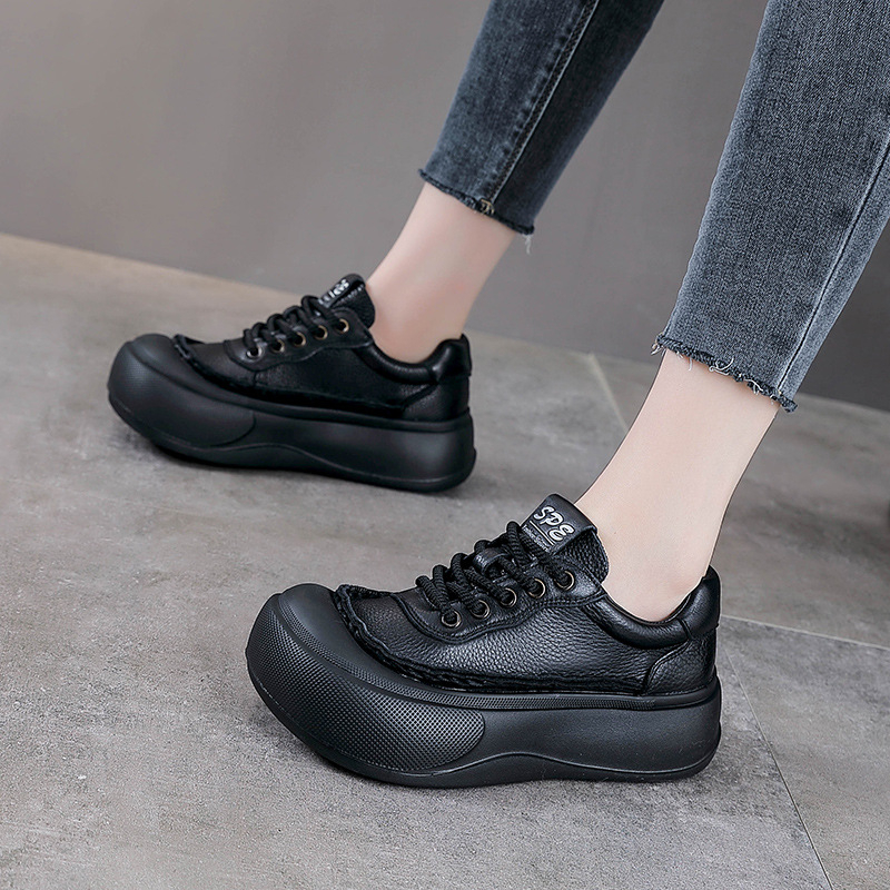 Dámske casual topánky z prvej vrstvy hovädzej kože, horný materiál: prvá vrstva, hrubá podrážka, výška päty 3-5 cm, zapínanie na šnúrky vpredu