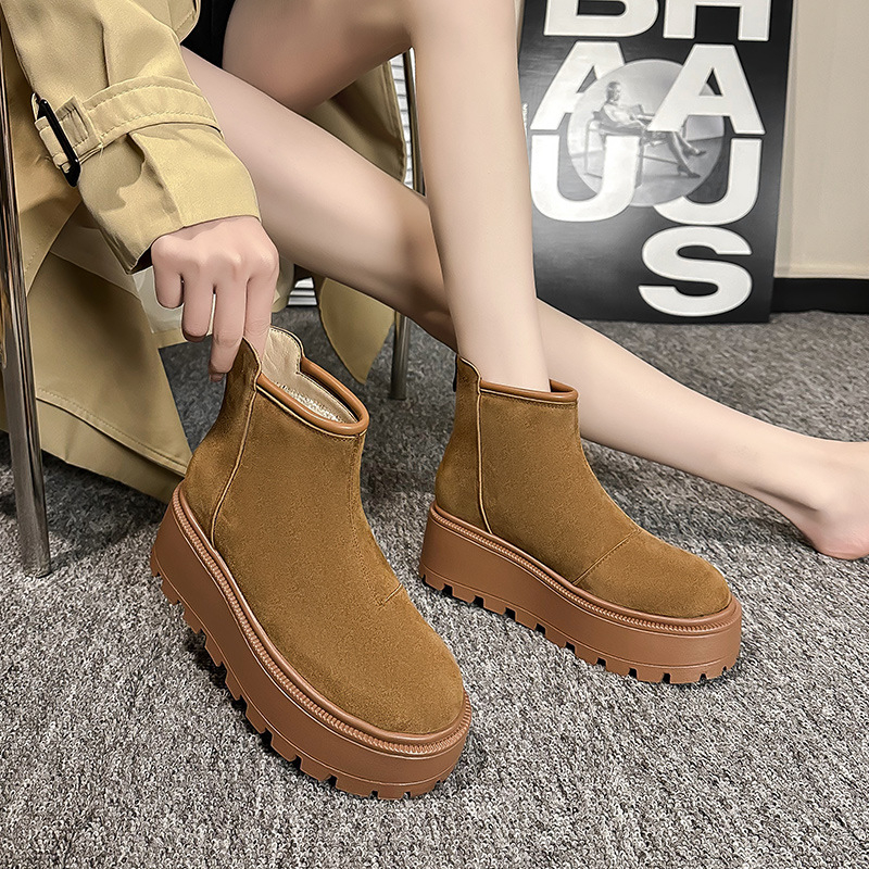 Снежни ботуши със набук кравешка кожа, топла подплата от флис, предно връзване, гумена подметка с дебел 5 см ток