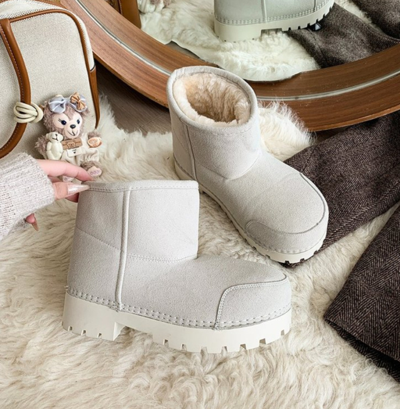 Дамски зимни снегоботи: микрофибърна горна част с изкуствен пух, подплата от изкуствен косъм, гумена подметка, нисък корпус и кръгъл пръст