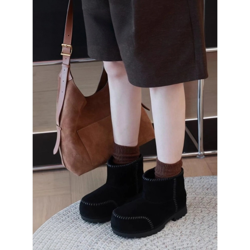 Дамски зимни снегоботи: микрофибърна горна част с изкуствен пух, подплата от изкуствен косъм, гумена подметка, нисък корпус и кръгъл пръст