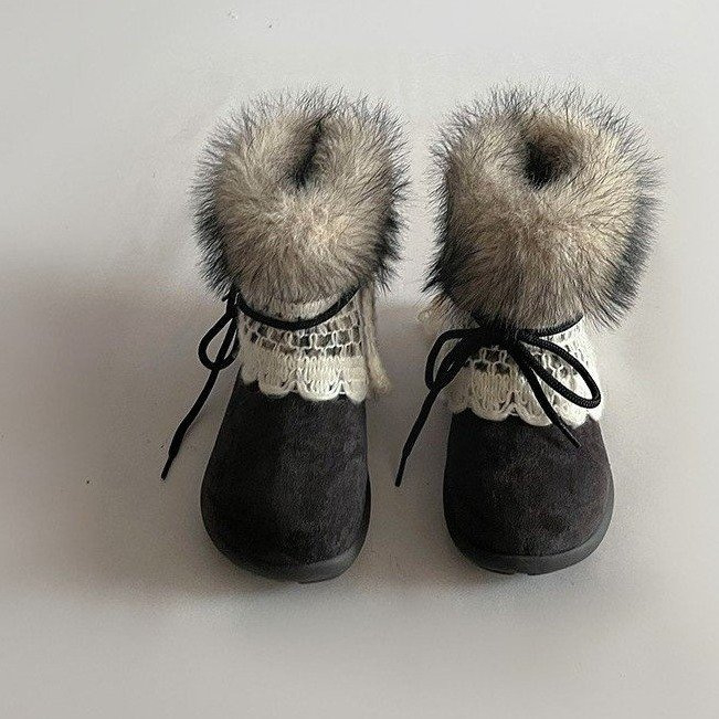 Zimske čizme s plišanim unutarnjim slojem, srednje visine, vodonepropusne, protuklizna đon, peta 3–5 cm, zima