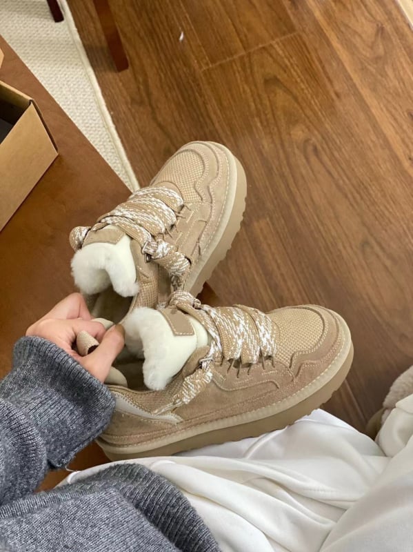 Cizme de zăpadă cu partea superioară integrată din blană și PU, șireturi frontale, talpă din cauciuc, căptușeală din blană artificială