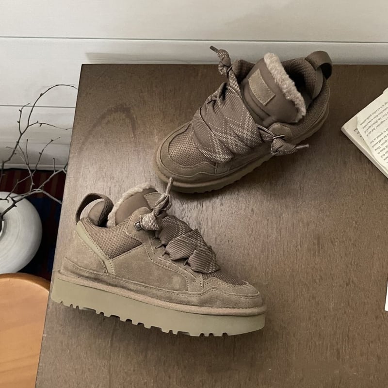 Cizme de zăpadă cu partea superioară integrată din blană și PU, șireturi frontale, talpă din cauciuc, căptușeală din blană artificială