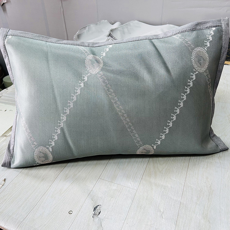 Párnahuzat — Poliészter (91–95%), Jacquard szövés, szálak festése (yarn-dyed), digitális nyomtatás