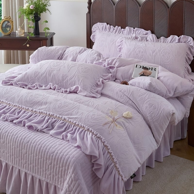 Četverodijelni set posteljine, princepski stil s izrezbarenim uzorkom, mliječni velur, zimska debljina