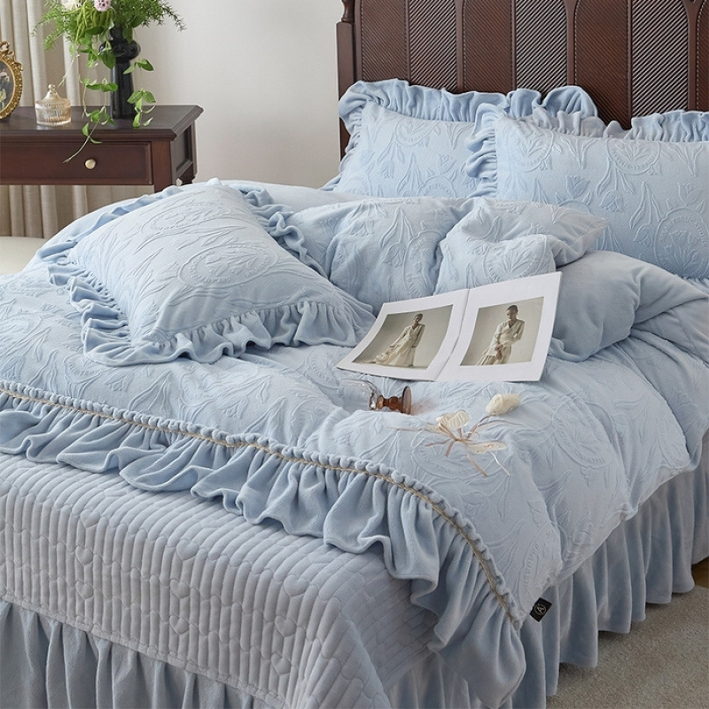 Četverodijelni set posteljine, princepski stil s izrezbarenim uzorkom, mliječni velur, zimska debljina