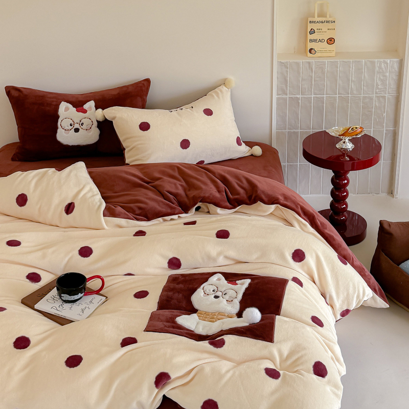 Milk Velvet 4-djelni set posteljine s Cartoon izvezenim motivom, zimska toplina