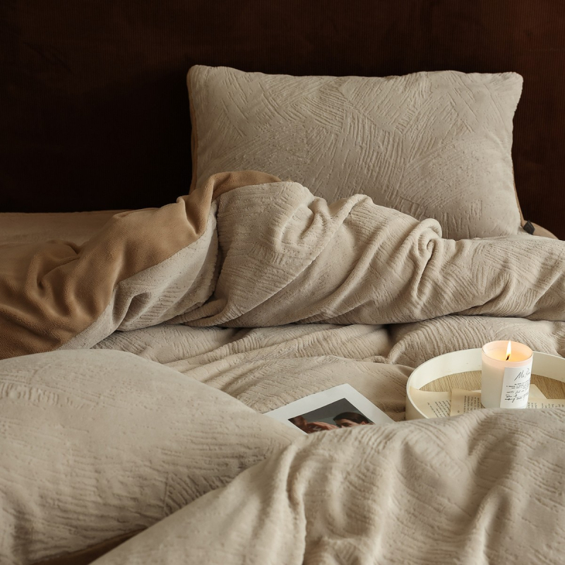 Milk Velvet četverodijelni set posteljine, luksuzan stil, jednobojni uzorak, bojenje reakcijom, masa 4000–4500 g